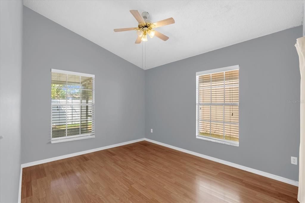 For Sale: $309,000 (2 beds, 2 baths, 936 Square Feet)