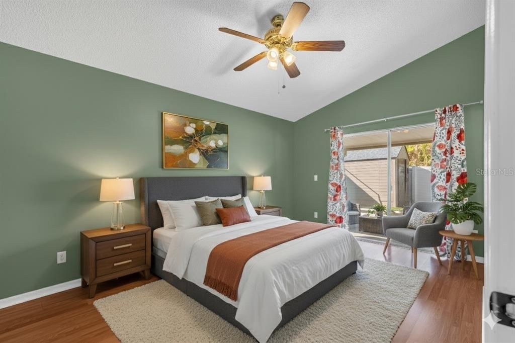 For Sale: $309,000 (2 beds, 2 baths, 936 Square Feet)