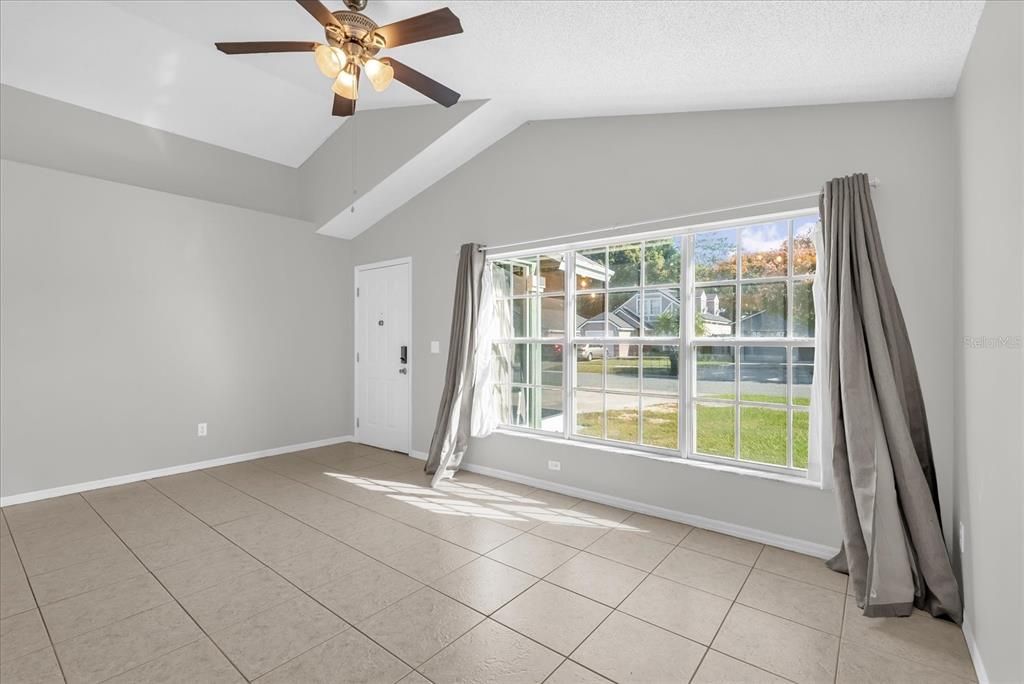 For Sale: $309,000 (2 beds, 2 baths, 936 Square Feet)