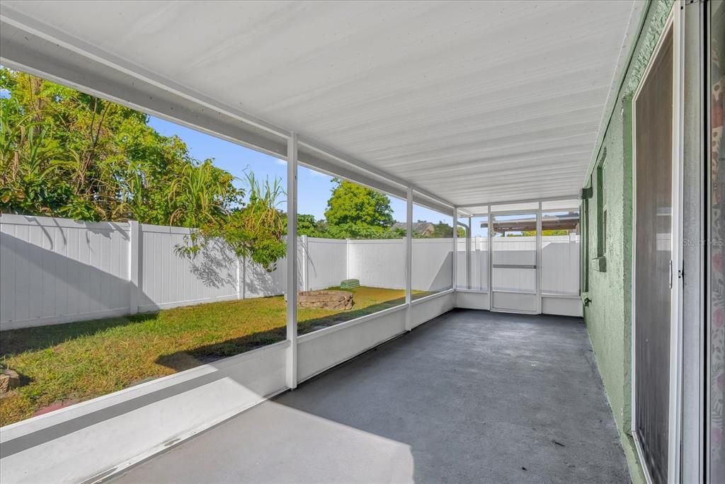 For Sale: $309,000 (2 beds, 2 baths, 936 Square Feet)