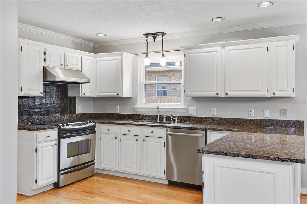 For Rent: $4,950 (4 beds, 2 baths, 2406 Square Feet)