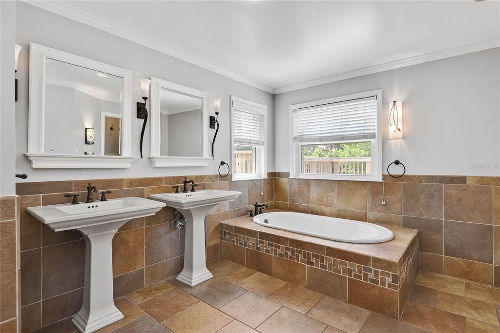 For Rent: $4,950 (4 beds, 2 baths, 2406 Square Feet)