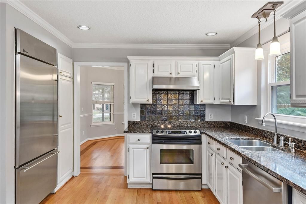 For Rent: $4,950 (4 beds, 2 baths, 2406 Square Feet)