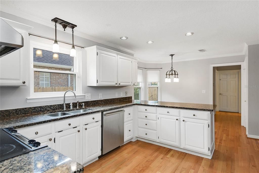 For Rent: $4,950 (4 beds, 2 baths, 2406 Square Feet)