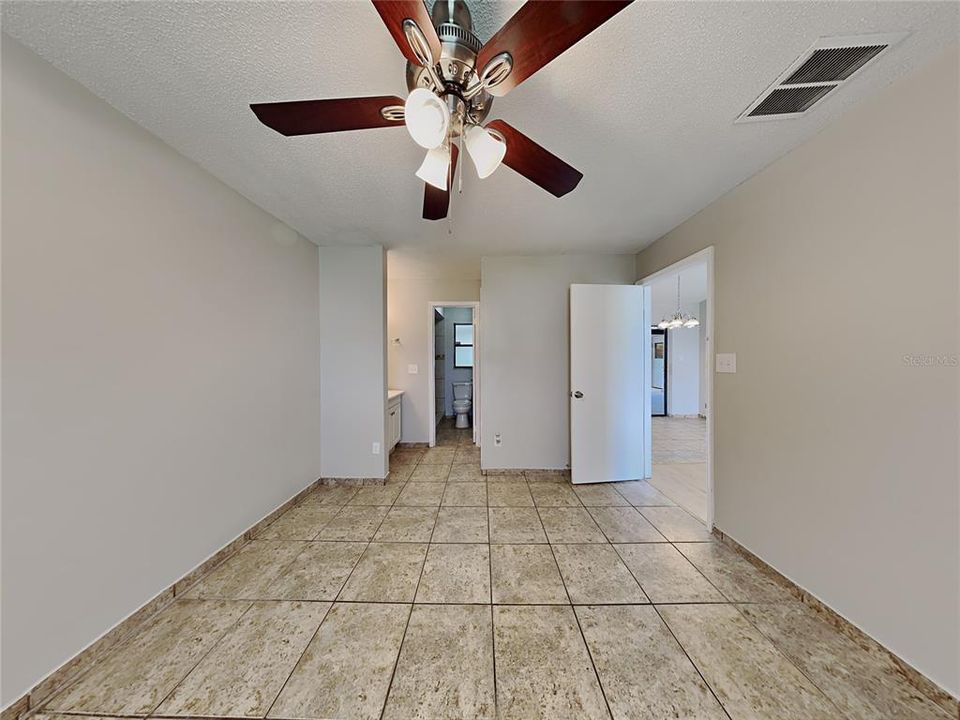 В аренду: $1,599 (3 спален, 2 ванн, 1320 Квадратных фут)