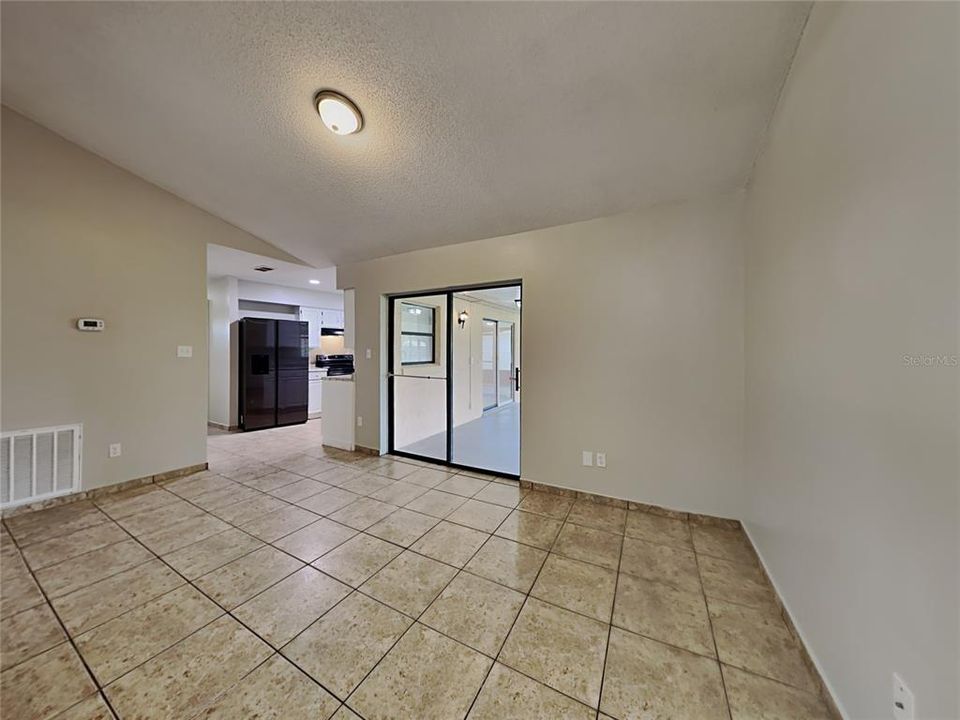 В аренду: $1,599 (3 спален, 2 ванн, 1320 Квадратных фут)