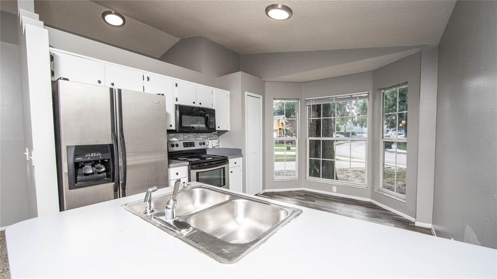 For Rent: $2,195 (3 beds, 2 baths, 1156 Square Feet)