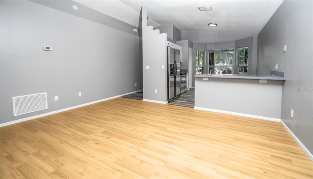 For Rent: $2,195 (3 beds, 2 baths, 1156 Square Feet)