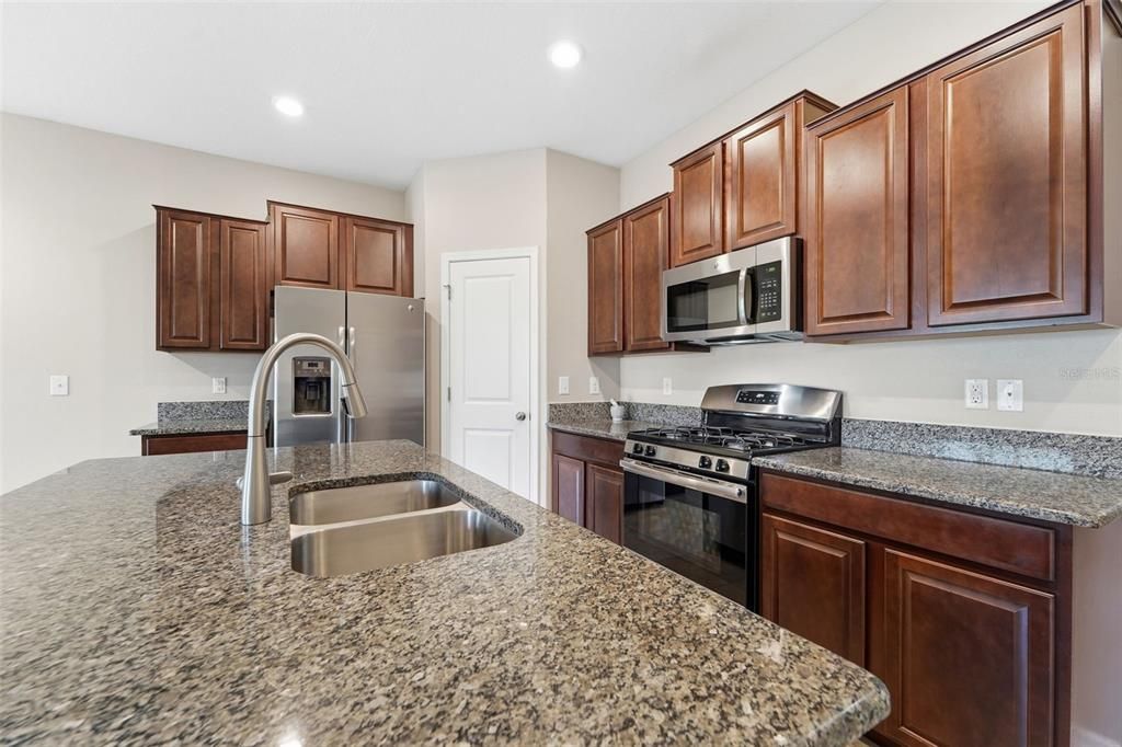 待售: $314,999 (3 贝兹, 2 浴室, 1642 平方英尺)