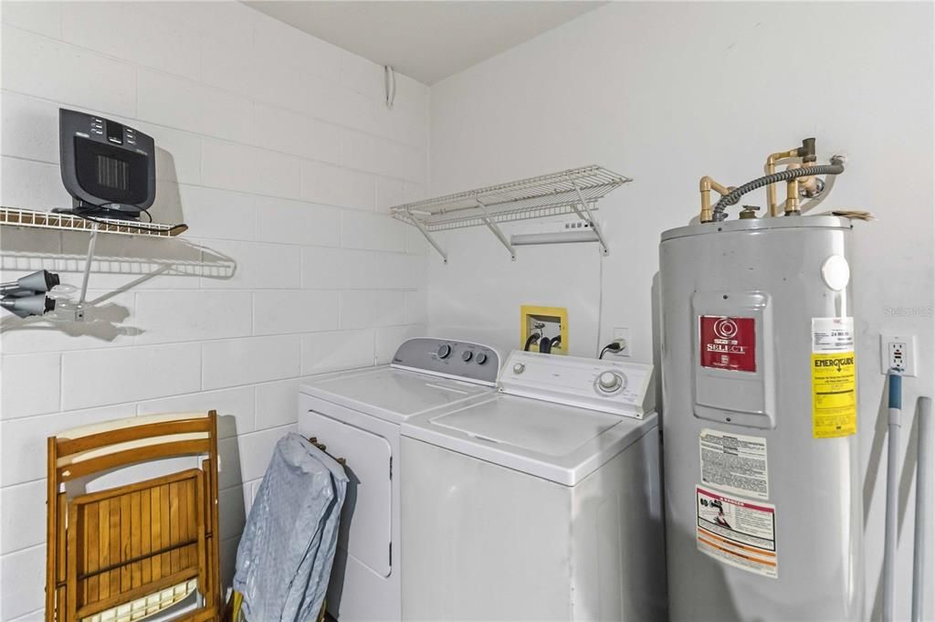 For Sale: $393,000 (3 beds, 2 baths, 1198 Square Feet)