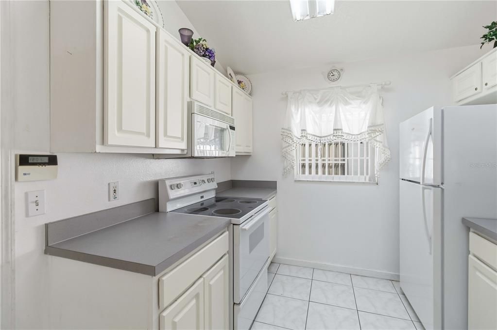 For Sale: $393,000 (3 beds, 2 baths, 1198 Square Feet)