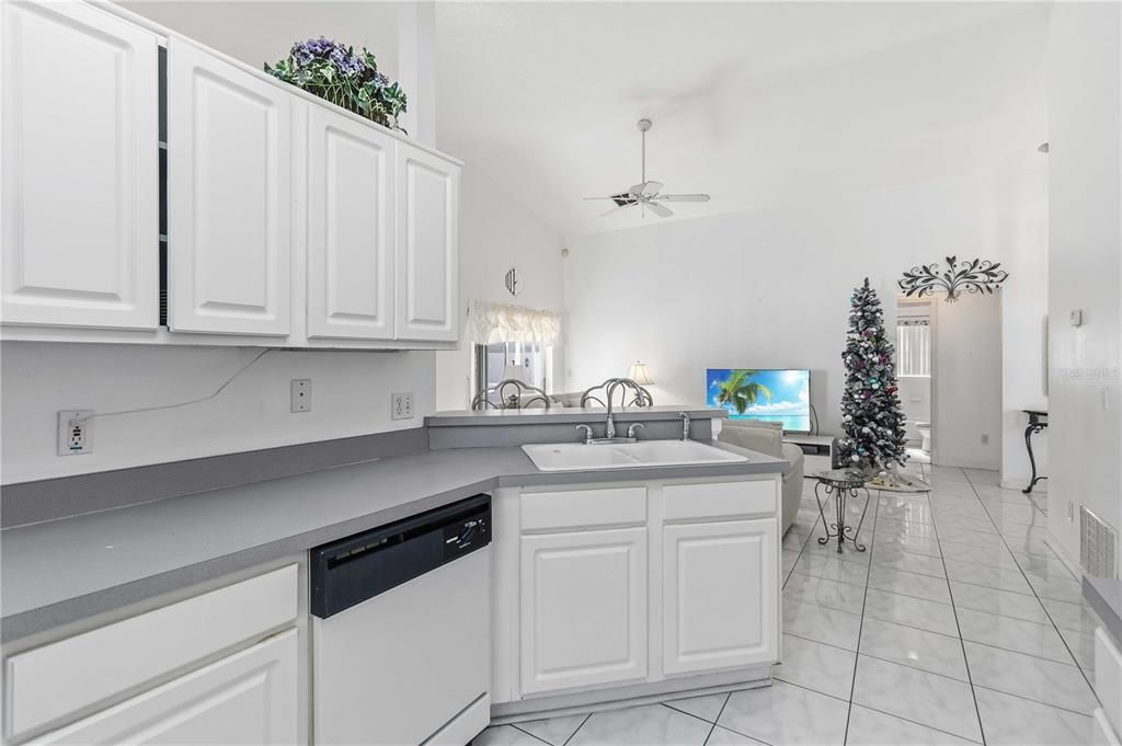 For Sale: $393,000 (3 beds, 2 baths, 1198 Square Feet)