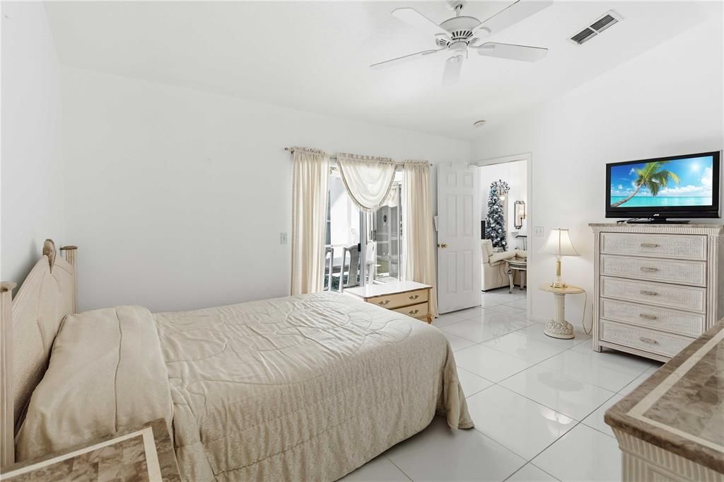 For Sale: $393,000 (3 beds, 2 baths, 1198 Square Feet)