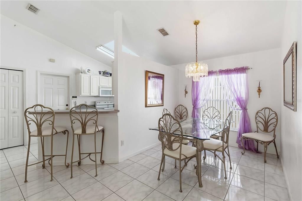 For Sale: $393,000 (3 beds, 2 baths, 1198 Square Feet)