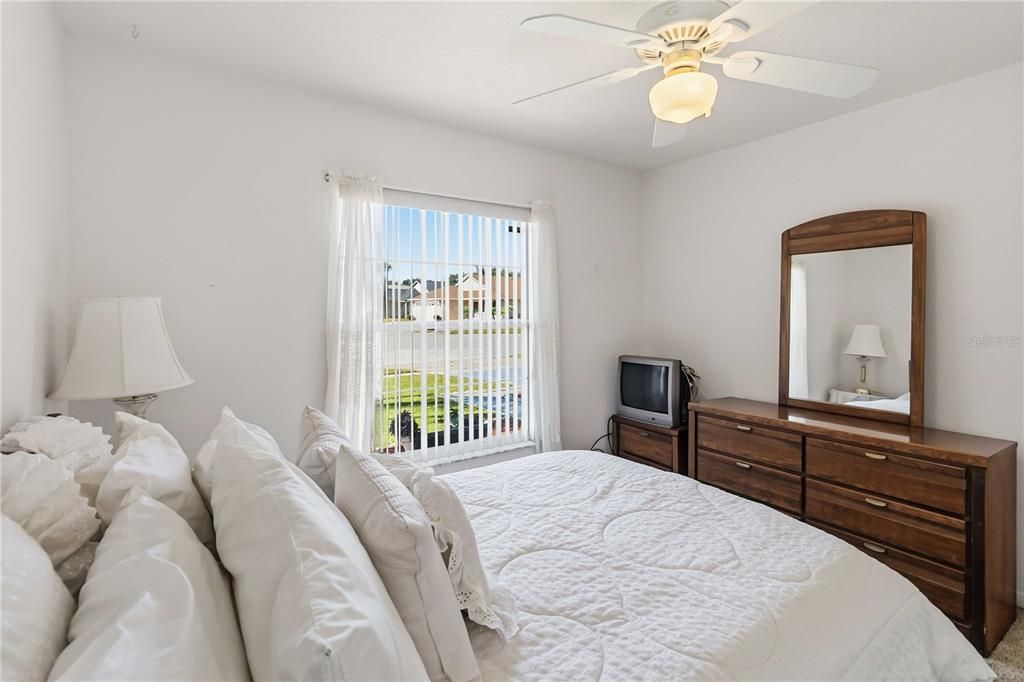 For Sale: $393,000 (3 beds, 2 baths, 1198 Square Feet)