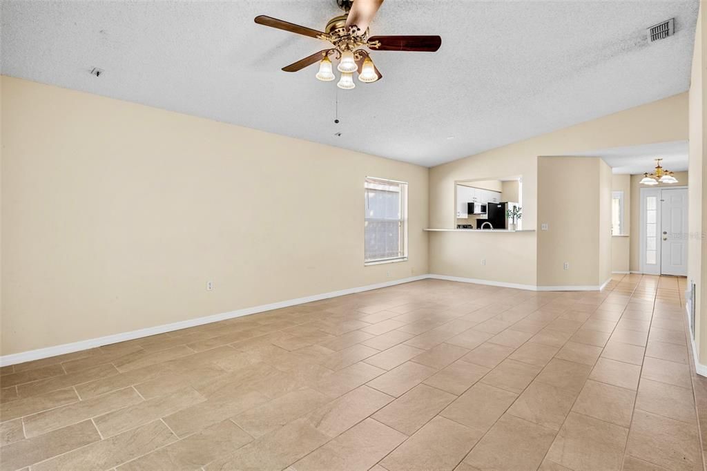 Active With Contract: $339,900 (3 beds, 2 baths, 1364 Square Feet)