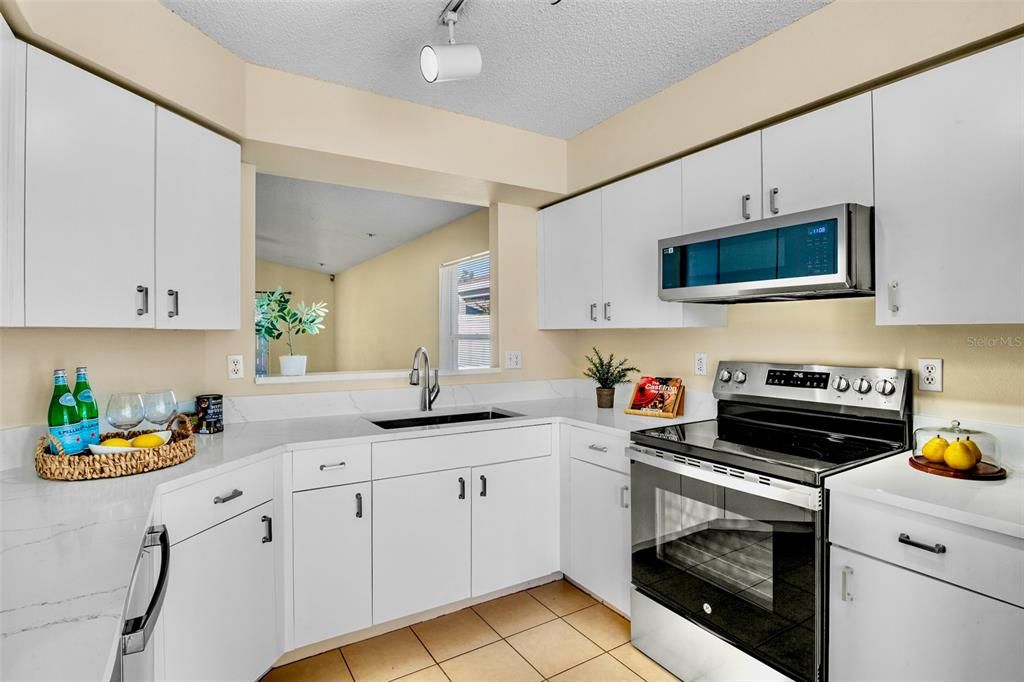 Active With Contract: $339,900 (3 beds, 2 baths, 1364 Square Feet)