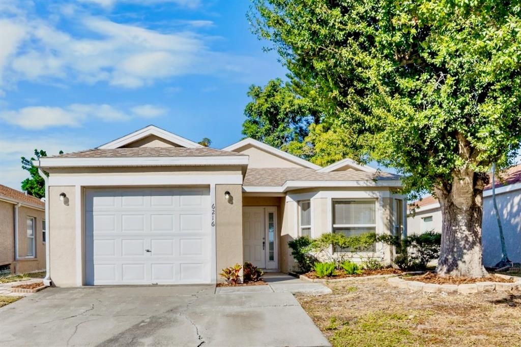 Active With Contract: $339,900 (3 beds, 2 baths, 1364 Square Feet)