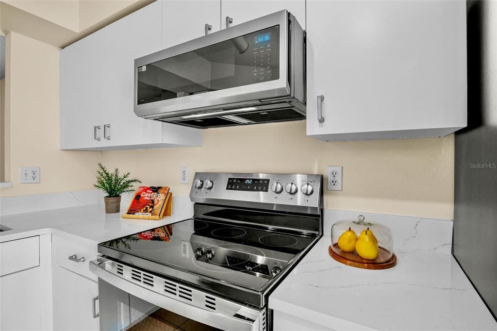 Active With Contract: $339,900 (3 beds, 2 baths, 1364 Square Feet)