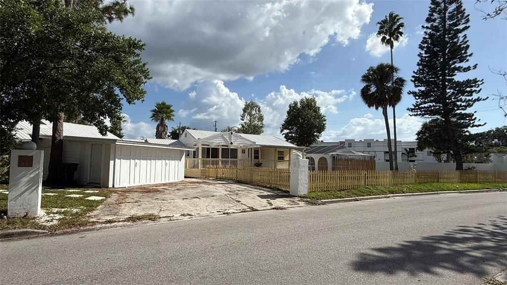 For Rent: $8,500 (6 beds, 3 baths, 2888 Square Feet)