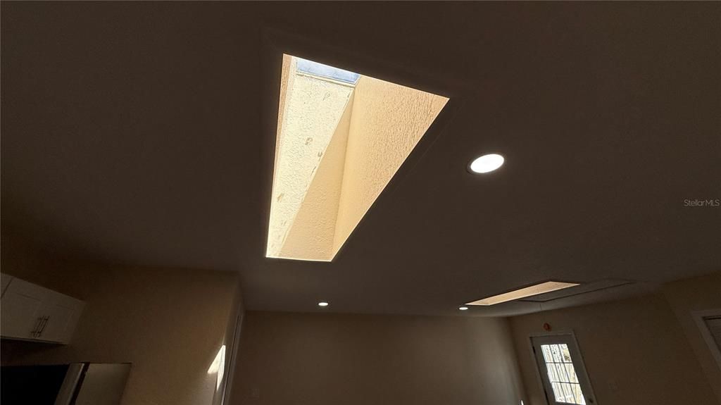 For Rent: $8,500 (6 beds, 3 baths, 2888 Square Feet)