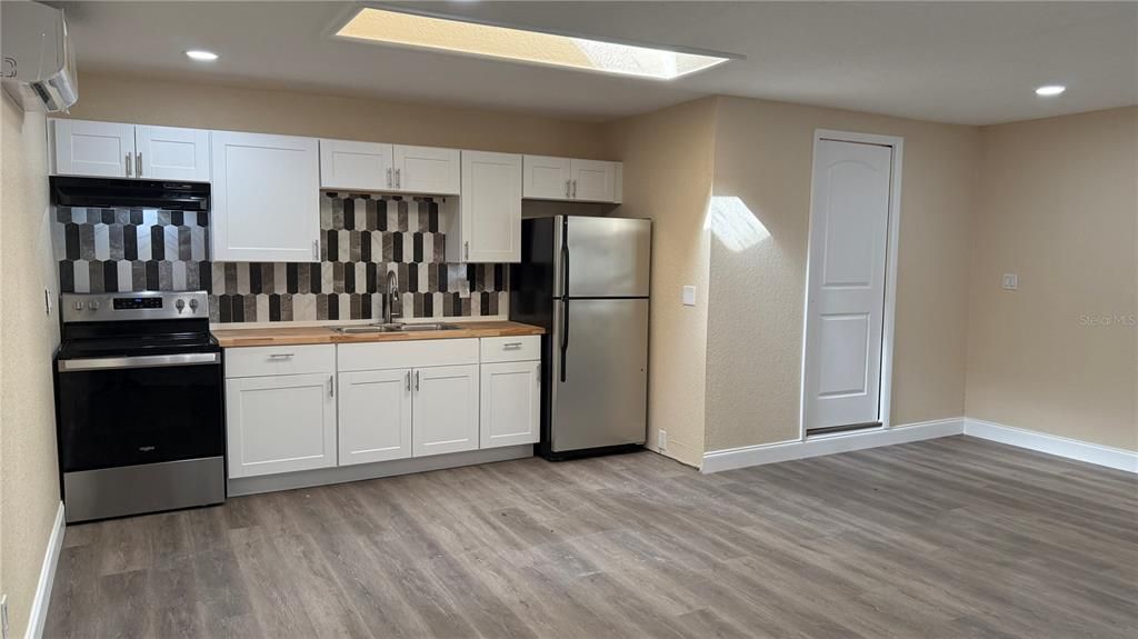 For Rent: $8,500 (6 beds, 3 baths, 2888 Square Feet)