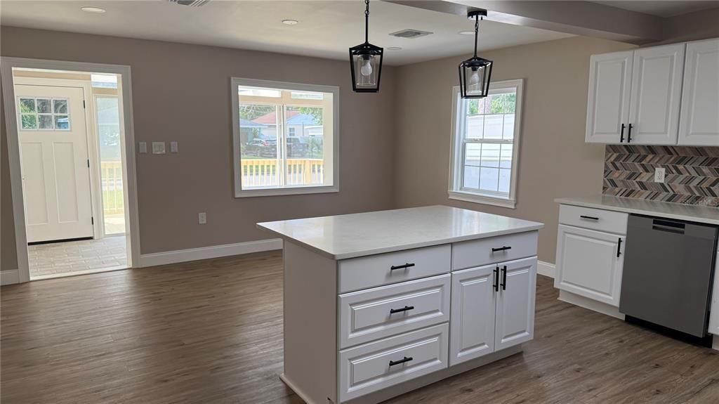 For Rent: $8,500 (6 beds, 3 baths, 2888 Square Feet)