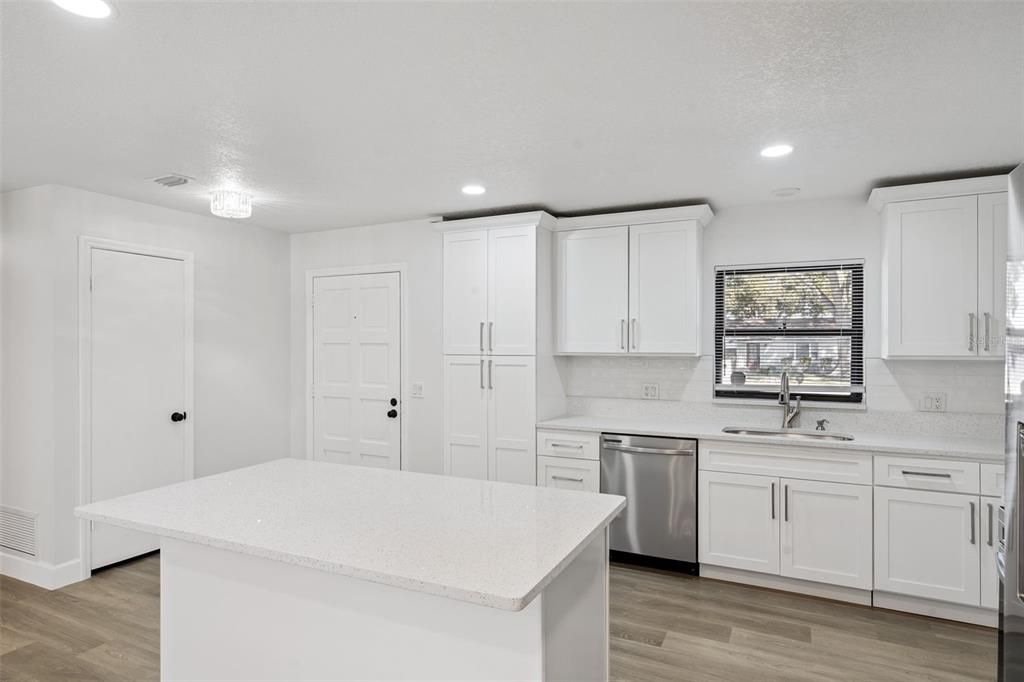 En Venta: $465,000 (3 camas, 2 baños, 1353 Pies cuadrados)