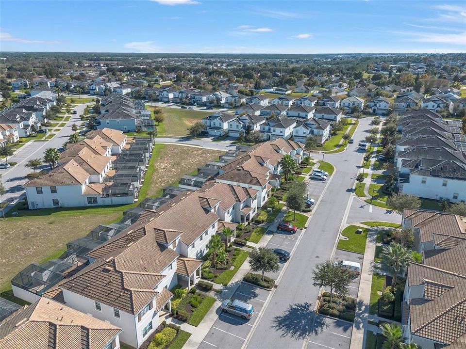 Под контрактом: $345,000 (4 спален, 3 ванн, 1902 Квадратных фут)