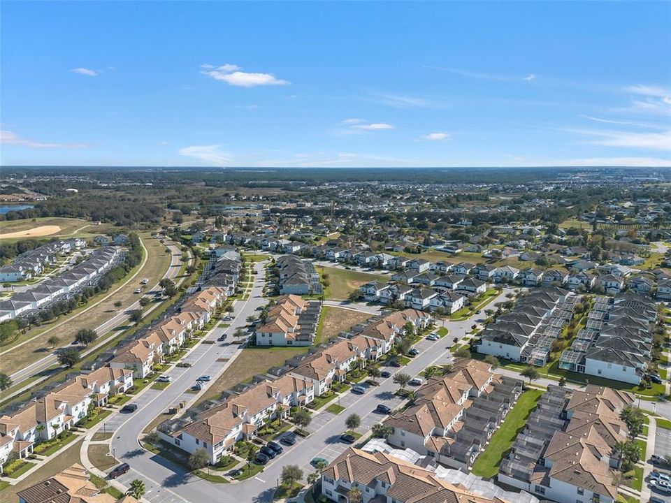 Под контрактом: $345,000 (4 спален, 3 ванн, 1902 Квадратных фут)