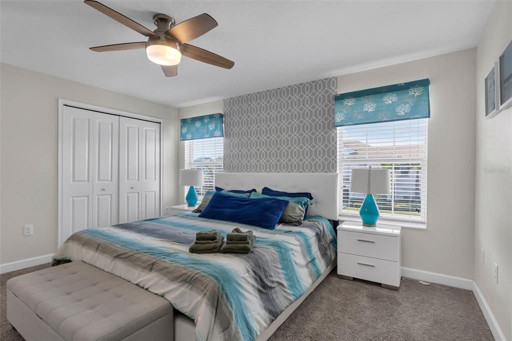 Под контрактом: $345,000 (4 спален, 3 ванн, 1902 Квадратных фут)