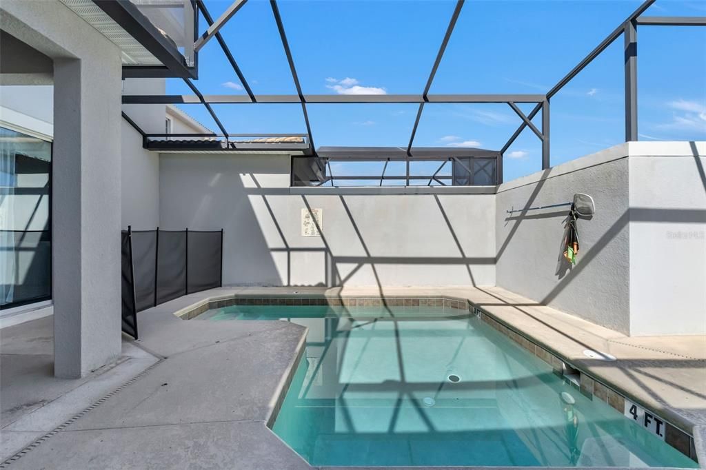 Под контрактом: $345,000 (4 спален, 3 ванн, 1902 Квадратных фут)