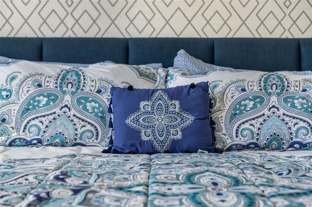 Под контрактом: $345,000 (4 спален, 3 ванн, 1902 Квадратных фут)