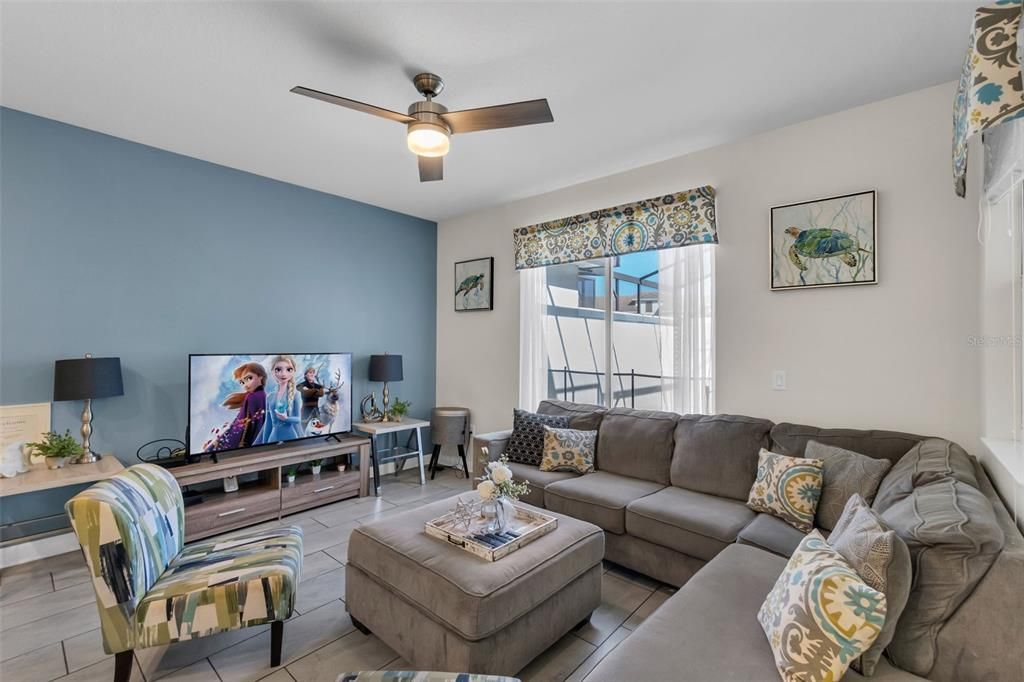 Под контрактом: $345,000 (4 спален, 3 ванн, 1902 Квадратных фут)