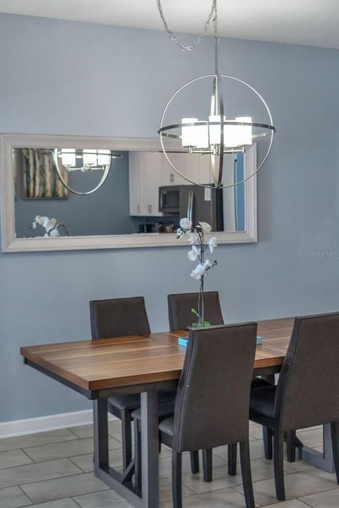 Под контрактом: $345,000 (4 спален, 3 ванн, 1902 Квадратных фут)