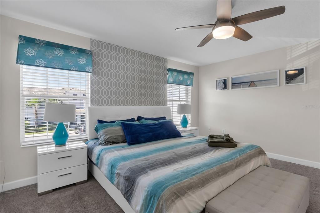 Под контрактом: $345,000 (4 спален, 3 ванн, 1902 Квадратных фут)