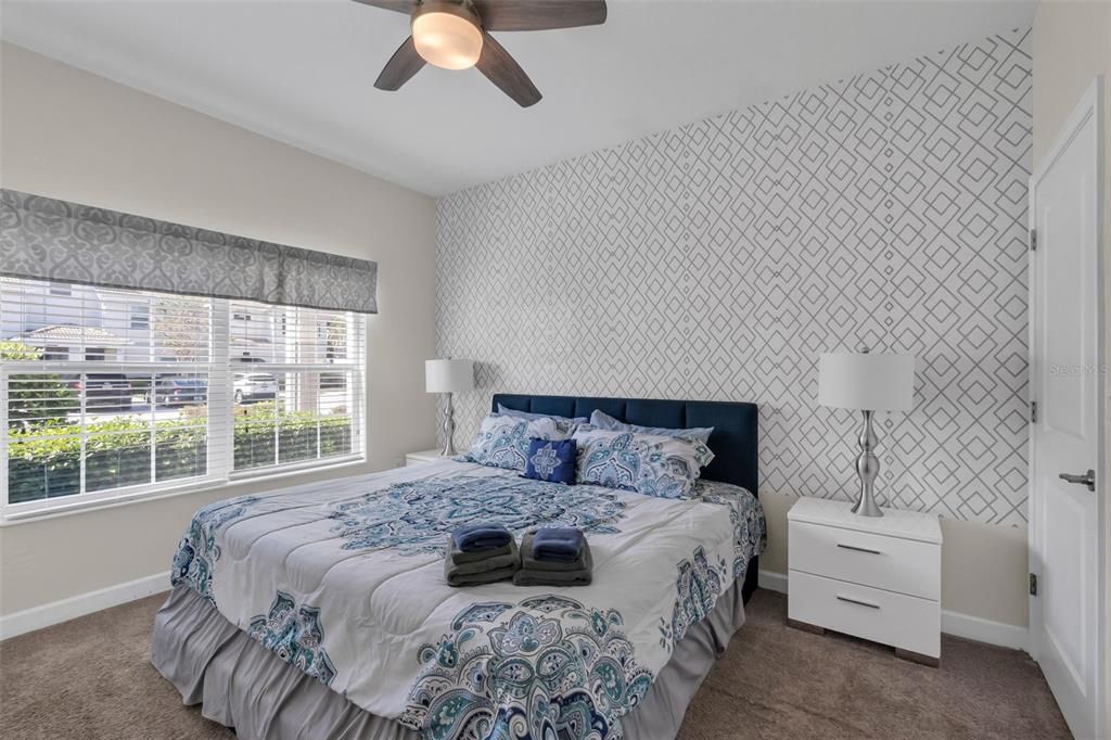 Под контрактом: $345,000 (4 спален, 3 ванн, 1902 Квадратных фут)