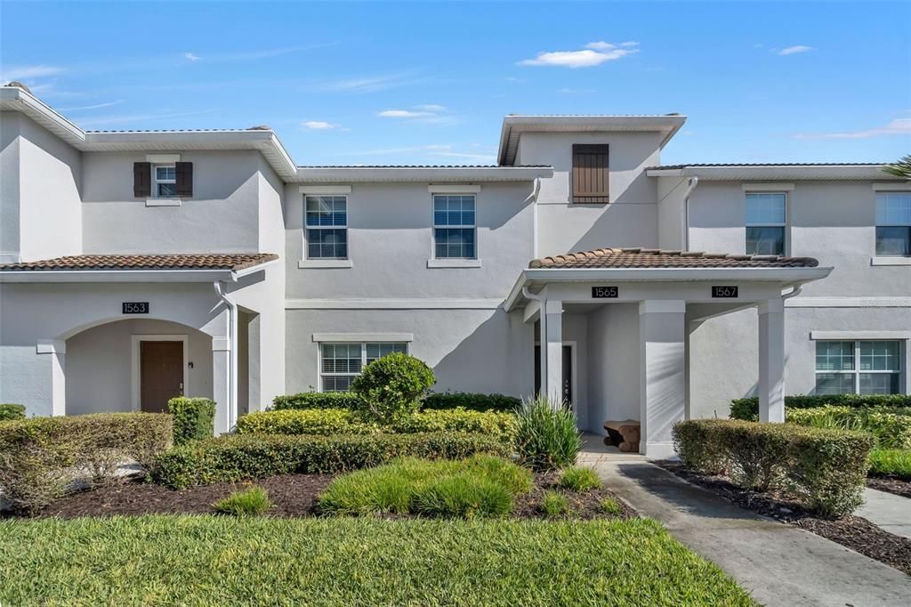 Под контрактом: $345,000 (4 спален, 3 ванн, 1902 Квадратных фут)