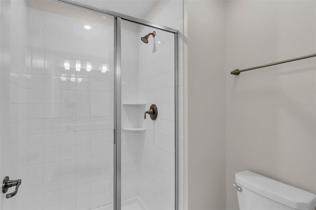 Под контрактом: $345,000 (4 спален, 3 ванн, 1902 Квадратных фут)