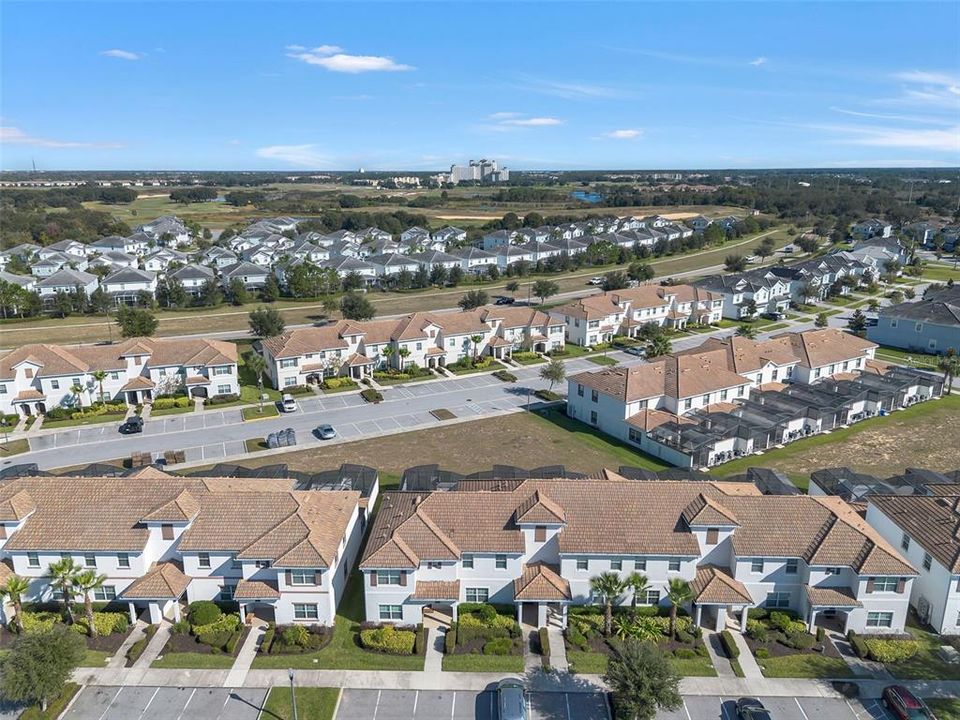 Под контрактом: $345,000 (4 спален, 3 ванн, 1902 Квадратных фут)