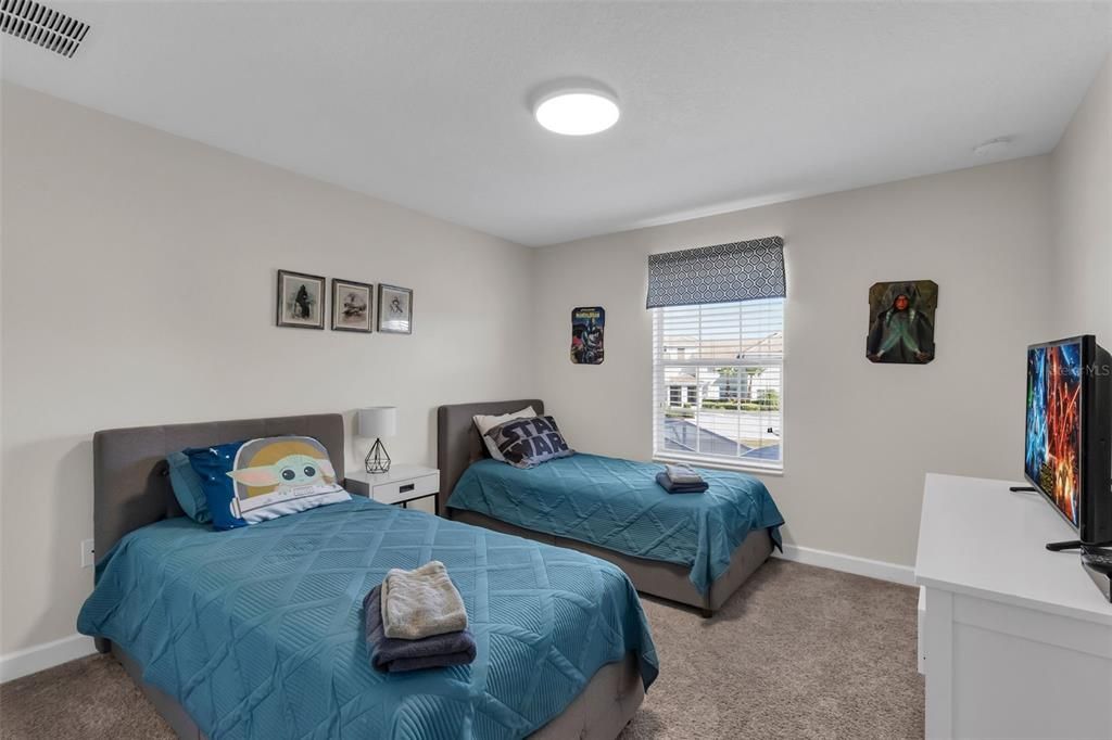 Под контрактом: $345,000 (4 спален, 3 ванн, 1902 Квадратных фут)