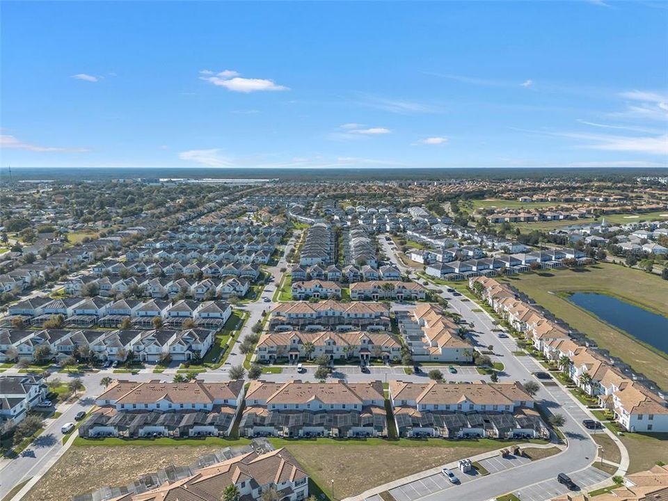 Под контрактом: $345,000 (4 спален, 3 ванн, 1902 Квадратных фут)