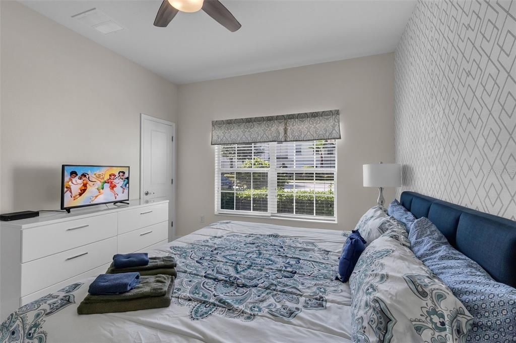 Под контрактом: $345,000 (4 спален, 3 ванн, 1902 Квадратных фут)