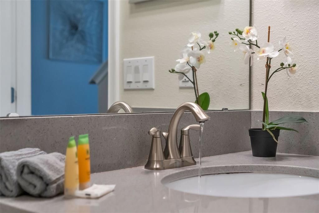 Под контрактом: $345,000 (4 спален, 3 ванн, 1902 Квадратных фут)