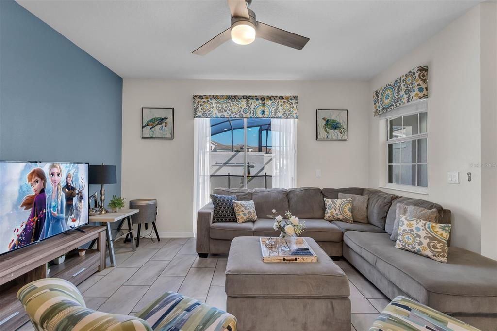 Под контрактом: $345,000 (4 спален, 3 ванн, 1902 Квадратных фут)