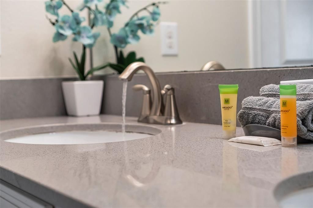 Под контрактом: $345,000 (4 спален, 3 ванн, 1902 Квадратных фут)