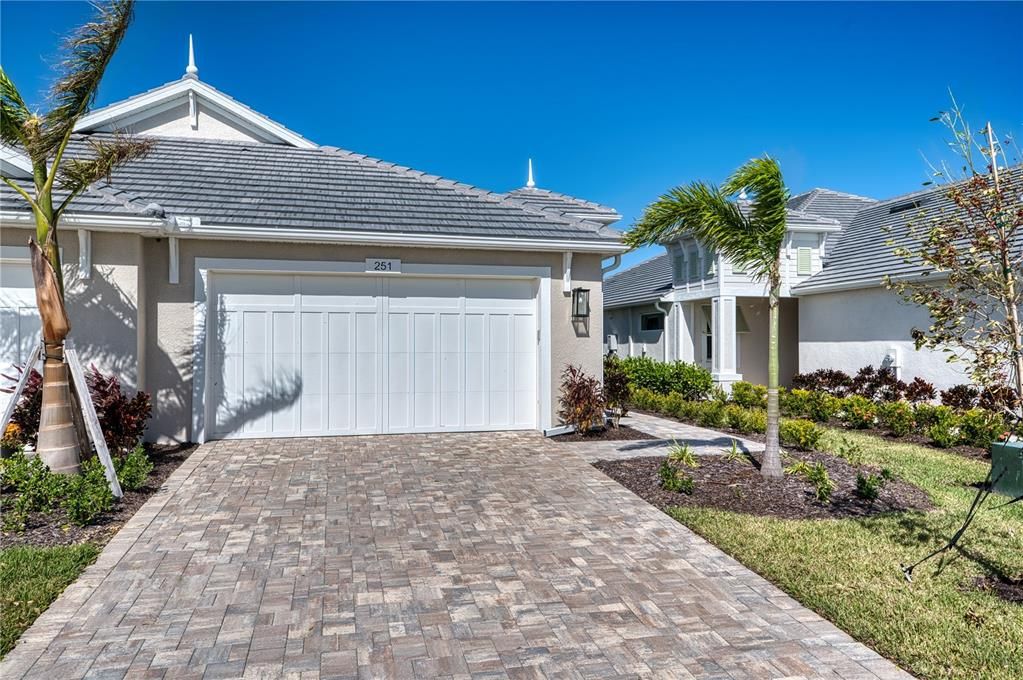 For Sale: $429,000 (2 beds, 2 baths, 1579 Square Feet)