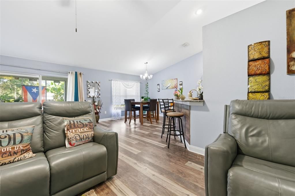 На продажу: $339,900 (3 спален, 2 ванн, 1505 Квадратных фут)