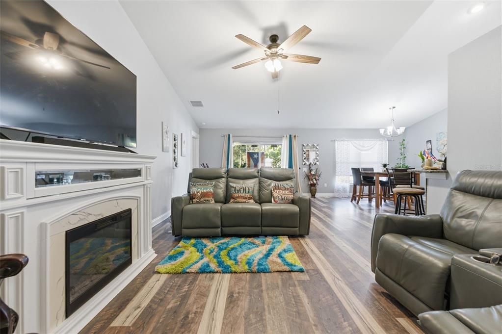 На продажу: $339,900 (3 спален, 2 ванн, 1505 Квадратных фут)