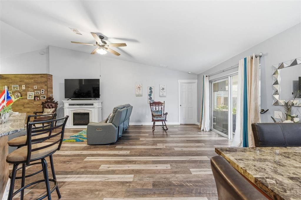 На продажу: $339,900 (3 спален, 2 ванн, 1505 Квадратных фут)